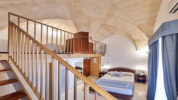 Classic Quadruple Room | Minibar, in-room safe, desk, free cribs/infant beds