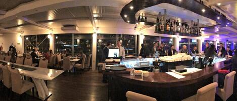 Bar (in der Unterkunft)