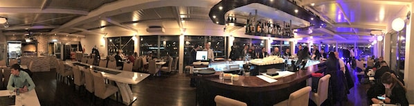 Bar (on property) - Botel Gracia (Bratislava)