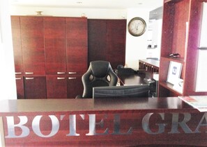 Reception - Botel Gracia (Bratislava)