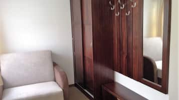 Iron/ironing board, free WiFi, bed sheets