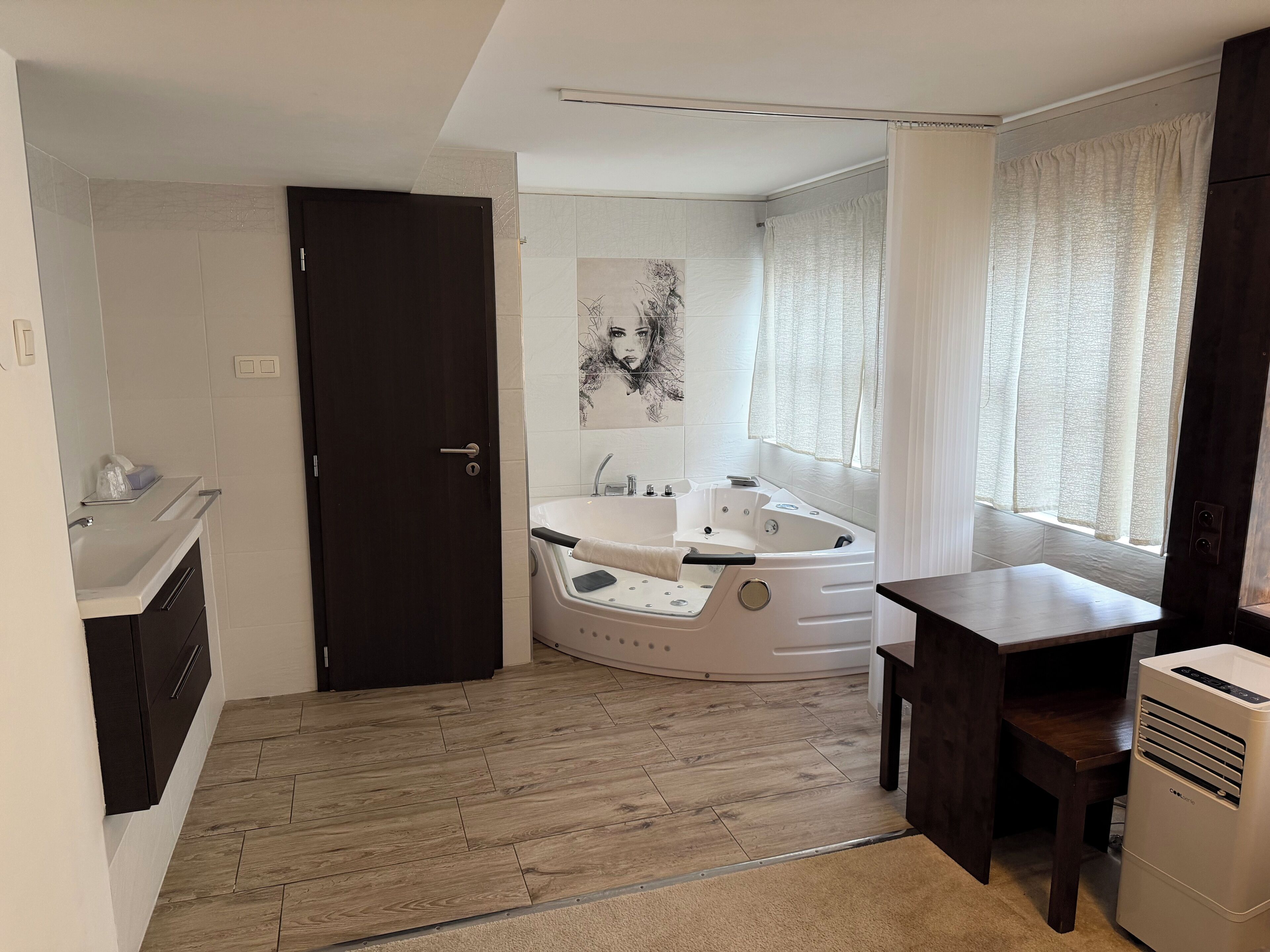 Superior tweepersoonskamer, uitzicht op stad | Een strijkplank/strijkijzer, gratis wifi, beddengoed