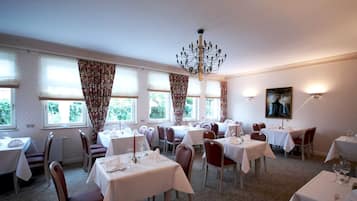 Buffet breakfast on weekdays (EUR 16.50 per person)