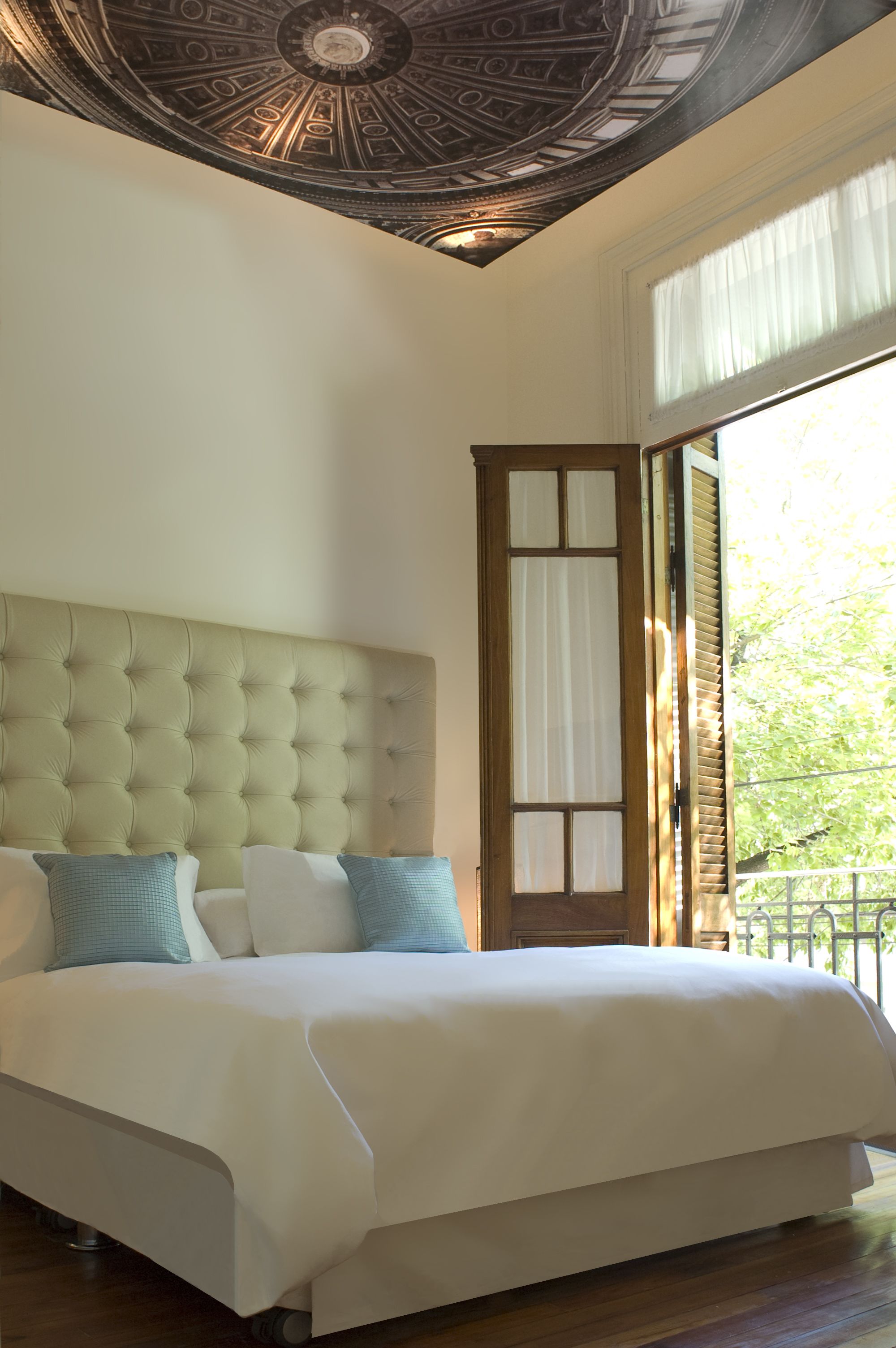 Ropa de cama de alta calidad y minibar 