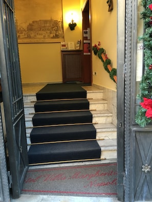 Lobby - Villa Margherita (Naples)