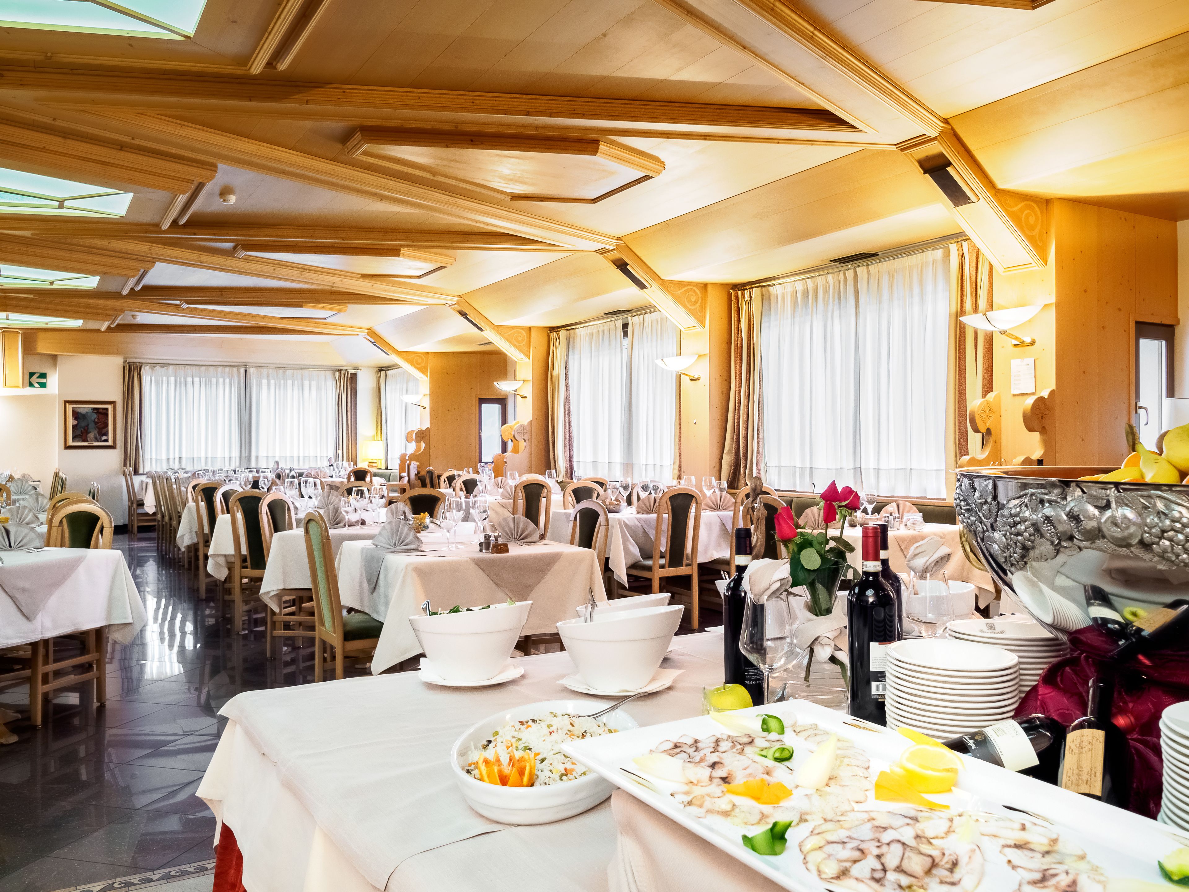 breakfast, lunch and dinner served