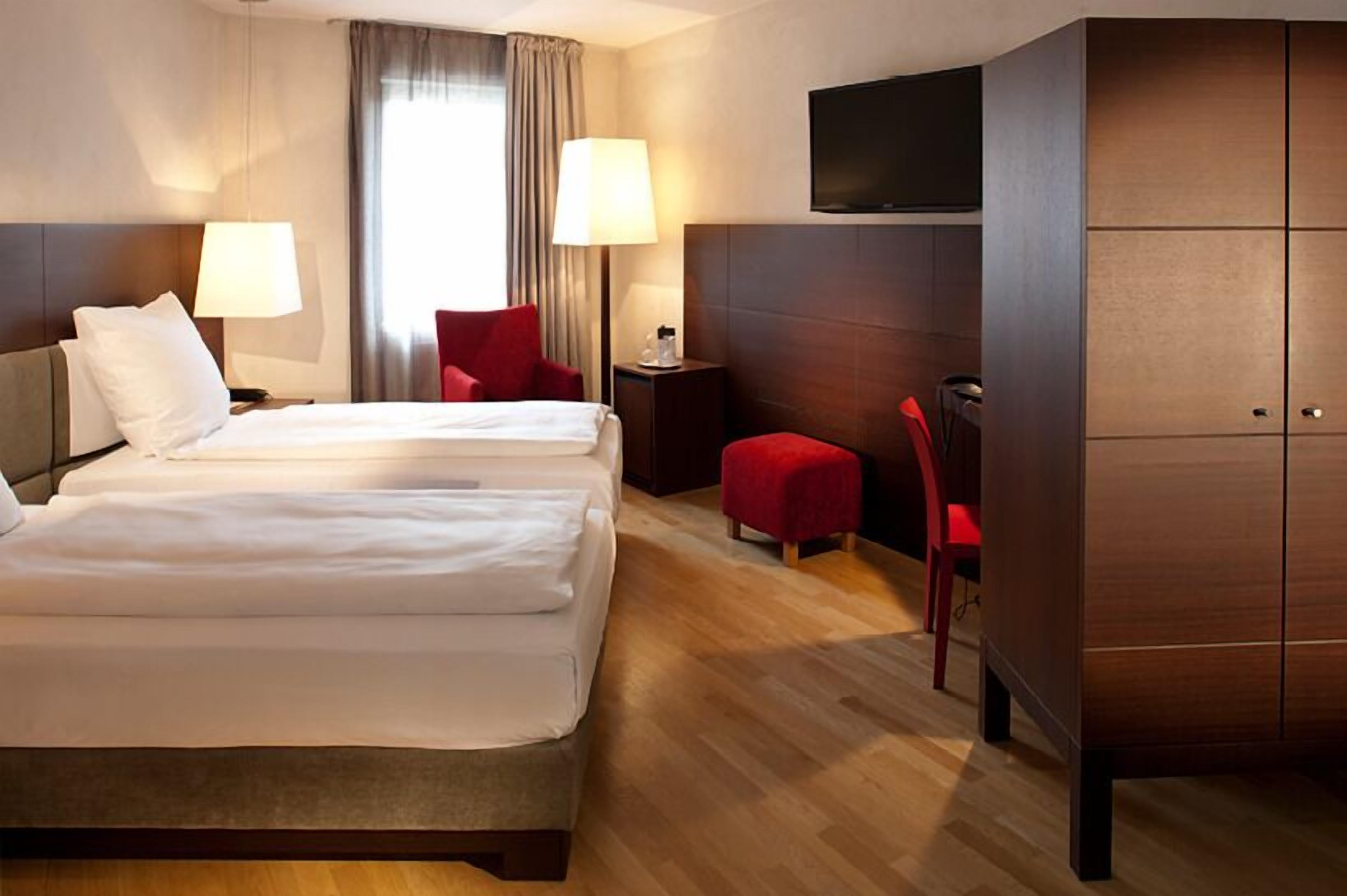 hypo-allergenic bedding, in-room safe, desk, blackout curtains