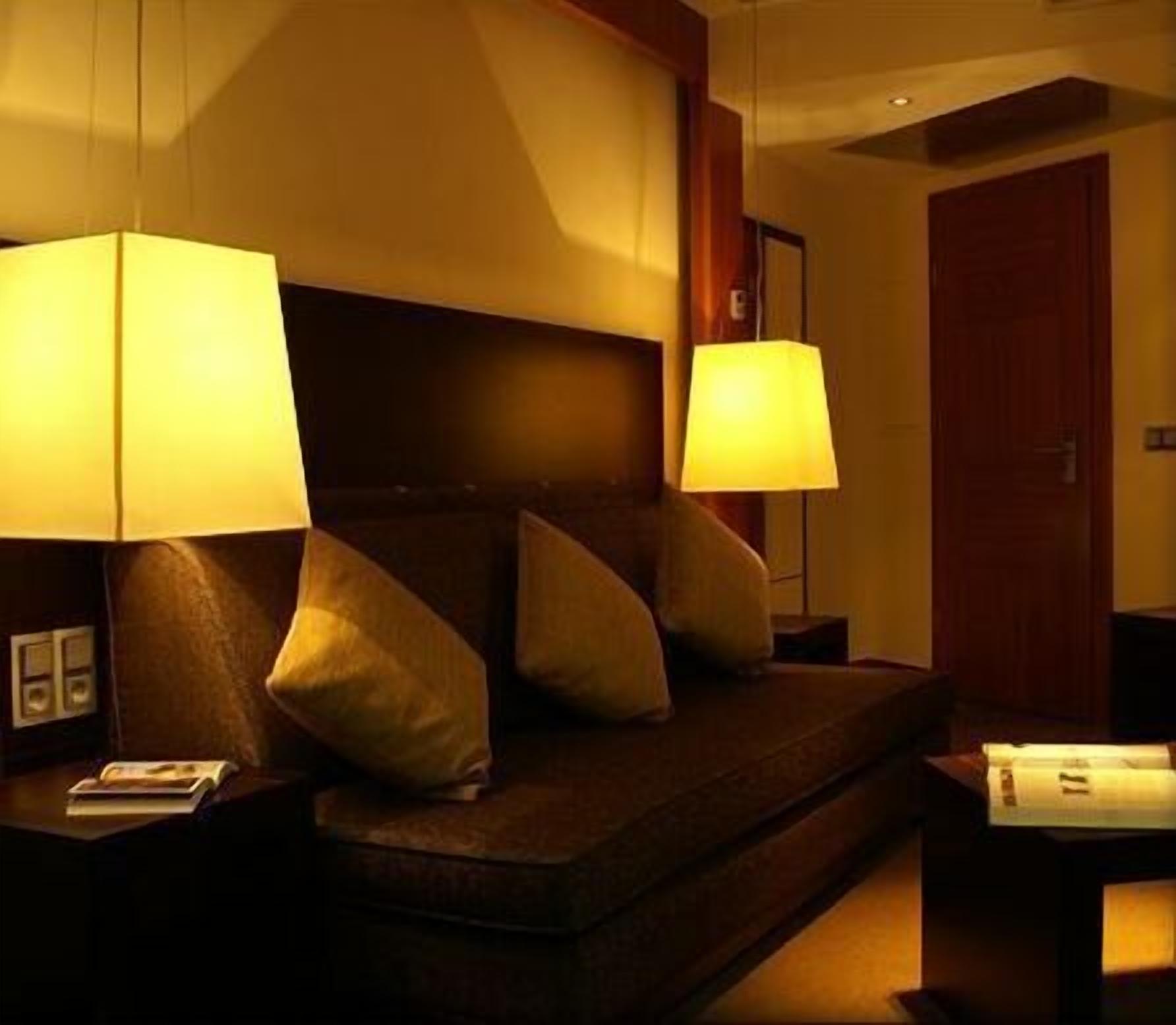 100-cm tv with satellite channels, first-run films, pay films