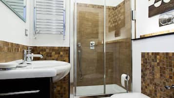 Ducha, artículos de tocador gratuitos, secador de pelo