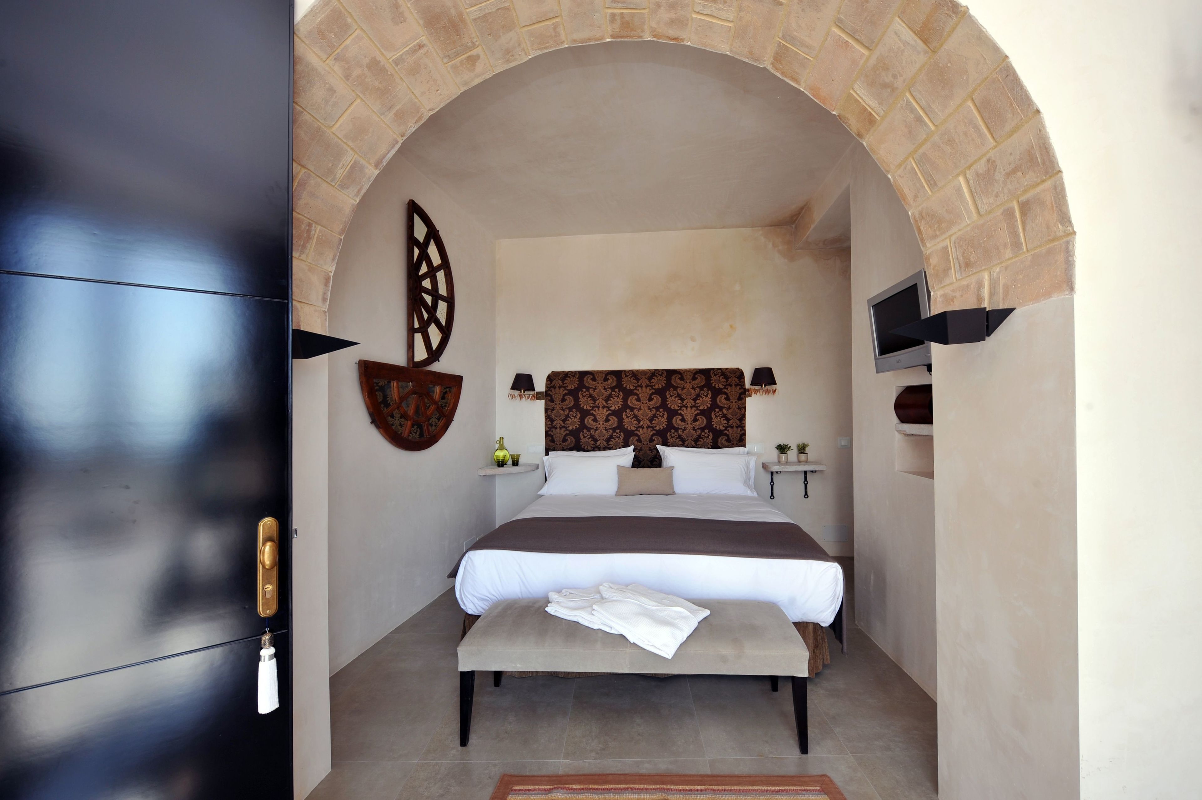 minibar, individually decorated, individually furnished