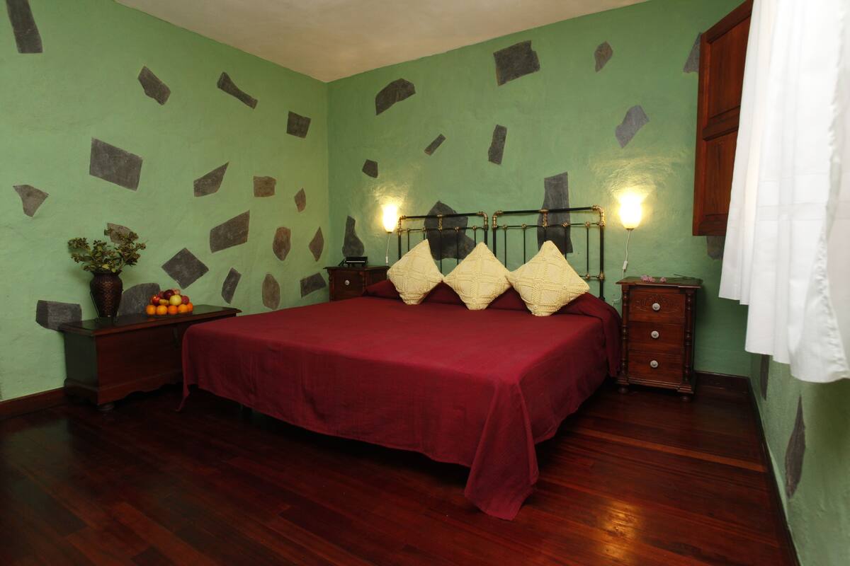 Camas Select Comfort, escritorio, cunas gratuitas y internet 