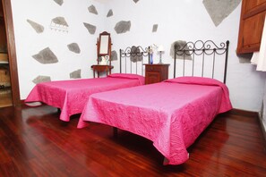 Select Comfort beds, desk, free cots/infant beds, Internet