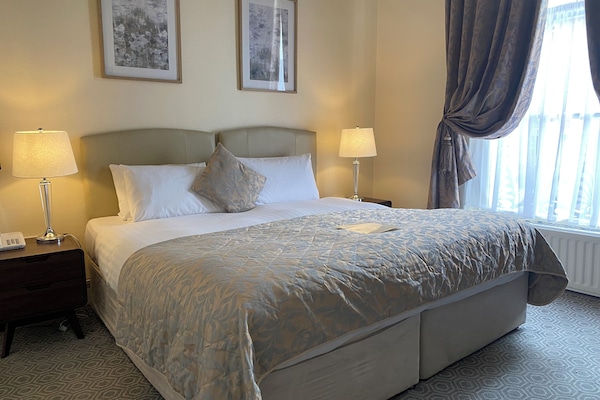 Premium bedding, down comforters, in-room safe, desk