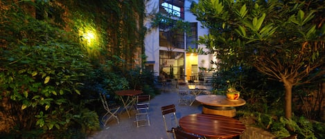 Cour