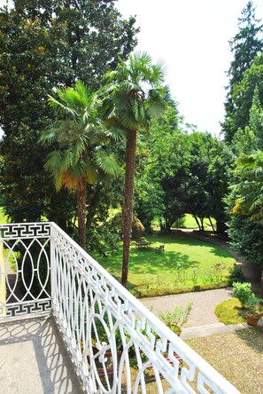 Chambre Double ou avec lits jumeaux, vue jardin | Balcon