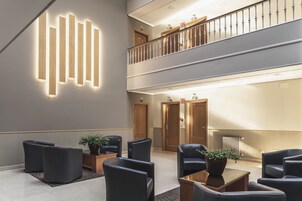 Área de estar no saguão