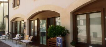 Giardino Giusti House & Court