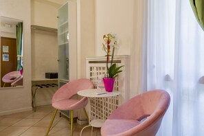 Standard Double Room (Standard Room) | Egyptian cotton sheets, premium bedding, down duvets, memory-foam beds - Giardino Giusti House & Court (Verona)