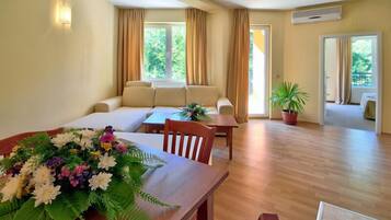 32-inch flat-screen TV with cable channels, TV