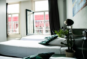 Standard Triple Room, 3 Twin Beds | Hypo-allergenic bedding, in-room safe, desk, iron/ironing board - La Boheme (Amsterdam)