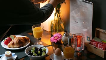 Daily buffet breakfast for a fee