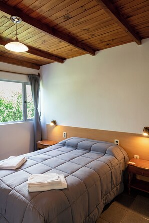 双人房 | 1 多间卧室、客房内保险箱、免费 WiFi、床单