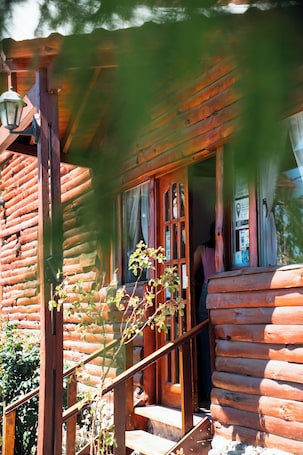 Triple Room | 1 bedroom, in-room safe, free WiFi, bed sheets