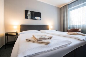 Coffres-forts dans les chambres, bureau, fer et planche à repasser