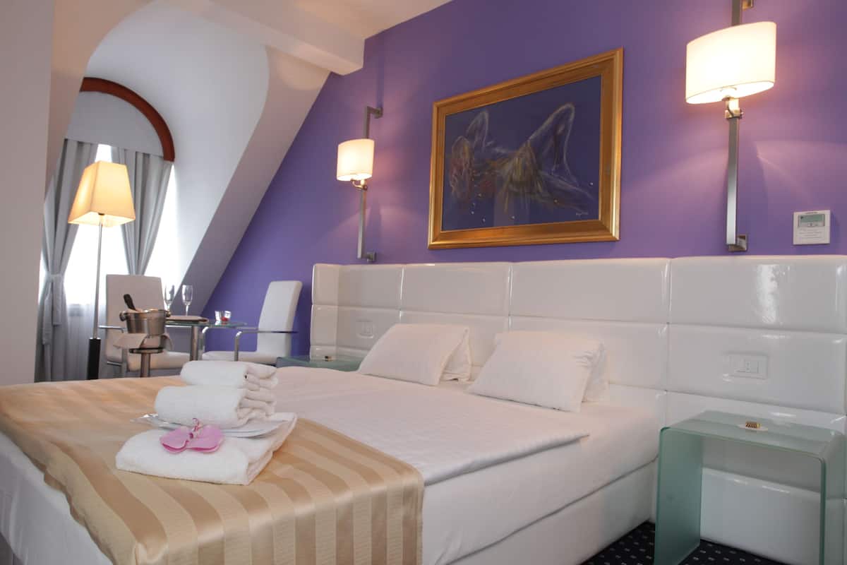 Memory foam beds, in-room safe, individually decorated