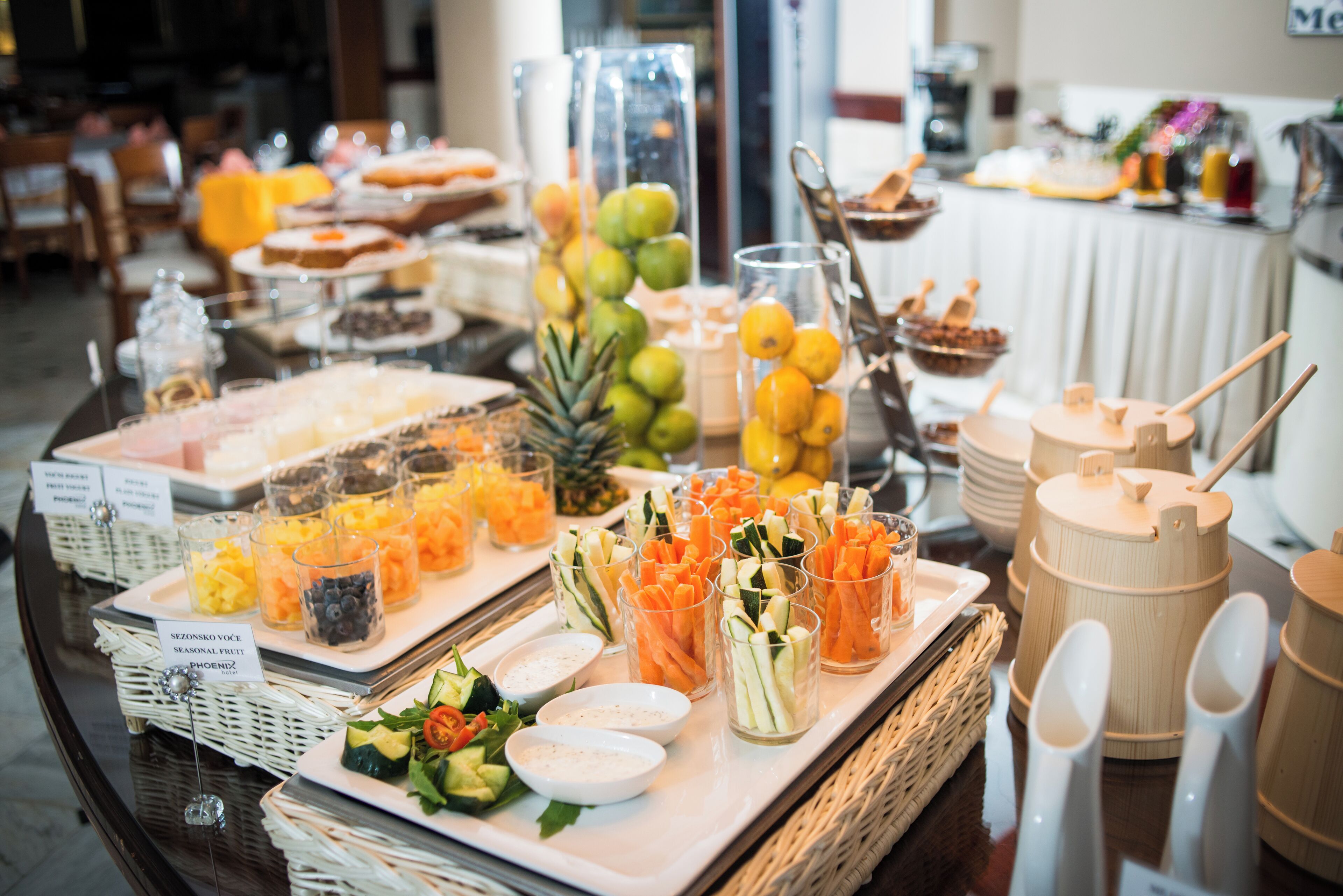 بوفيه فطور يوميًا بتكلفة قدرها (14 EUR للشخص)