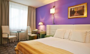 Memory foam beds, in-room safe, individually decorated - Hotel Phoenix (Zagreb)