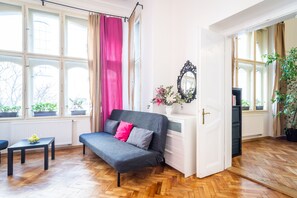 1 habitación, decoración personalizada y muebles diferentes 