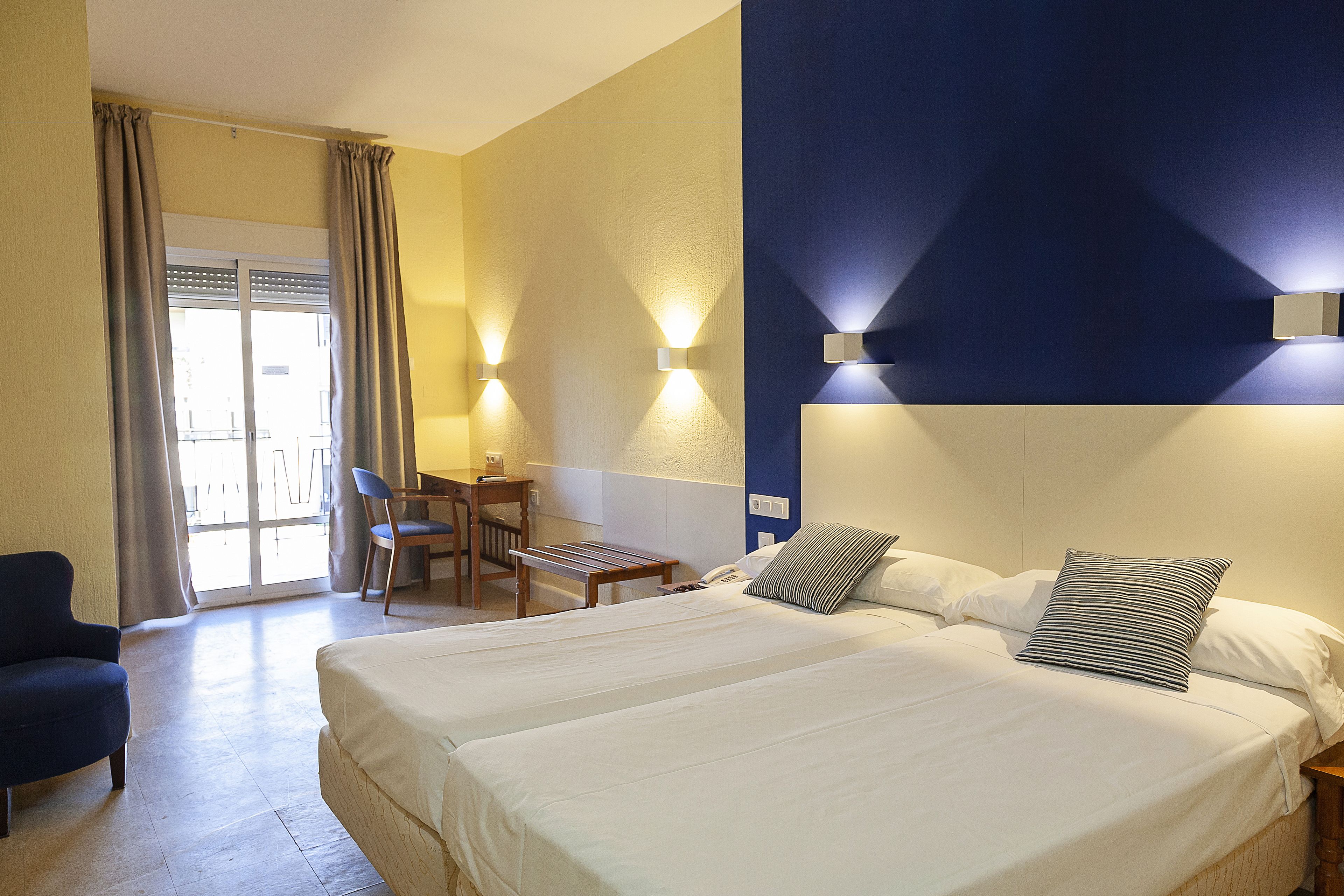 Double Room | Minibar, in-room safe, desk, blackout drapes