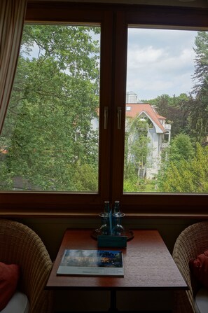 Apartamento standard, 2 quartos | Vista do quarto