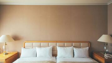 Junior Suite, Multiple Beds | Premium bedding, iron/ironing board, free WiFi, bed sheets