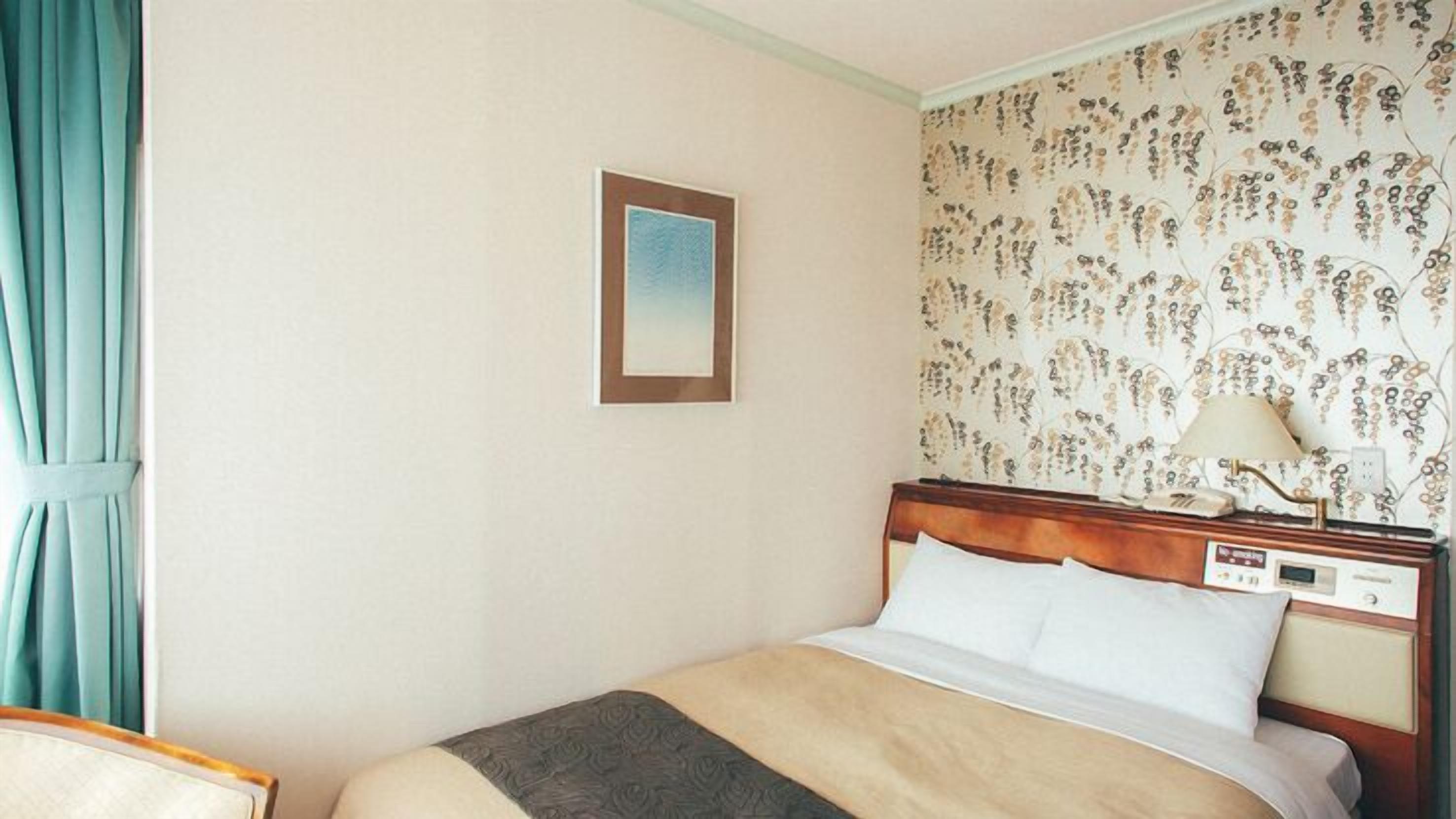 Ropa de cama de alta calidad y tabla de planchar con plancha 