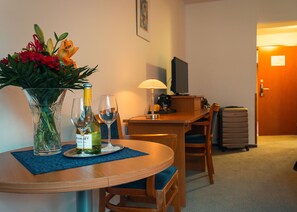 In-room safe, desk, blackout drapes, free WiFi - Hotel Inos (Prague)