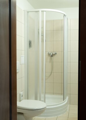Bathroom shower - Hotel Inos (Prague)