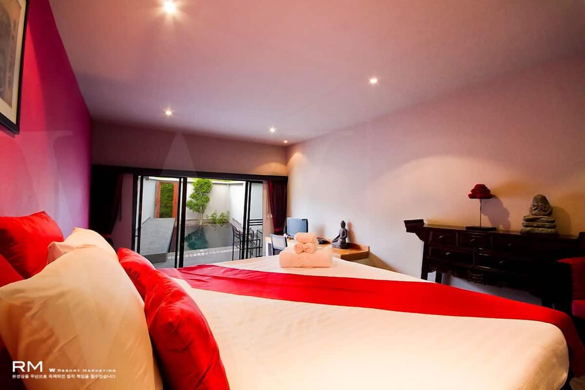 Pool Room | Caja de seguridad en la habitación, cortinas blackout y insonorización