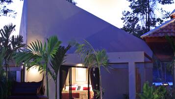 Superior Room | In-room safe, blackout drapes, soundproofing
