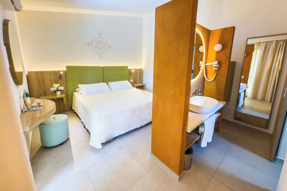 Superior Double Cottage | Minibar, in-room safe, desk, free WiFi