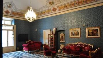 Coin salon dans le hall