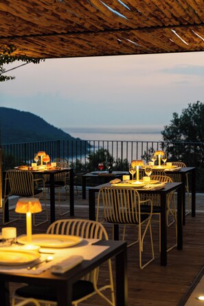 Breakfast and dinner served - Baia Di Trentova (Agropoli)