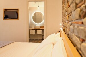 Ropa de cama de alta calidad, minibar, escritorio y wifi gratis