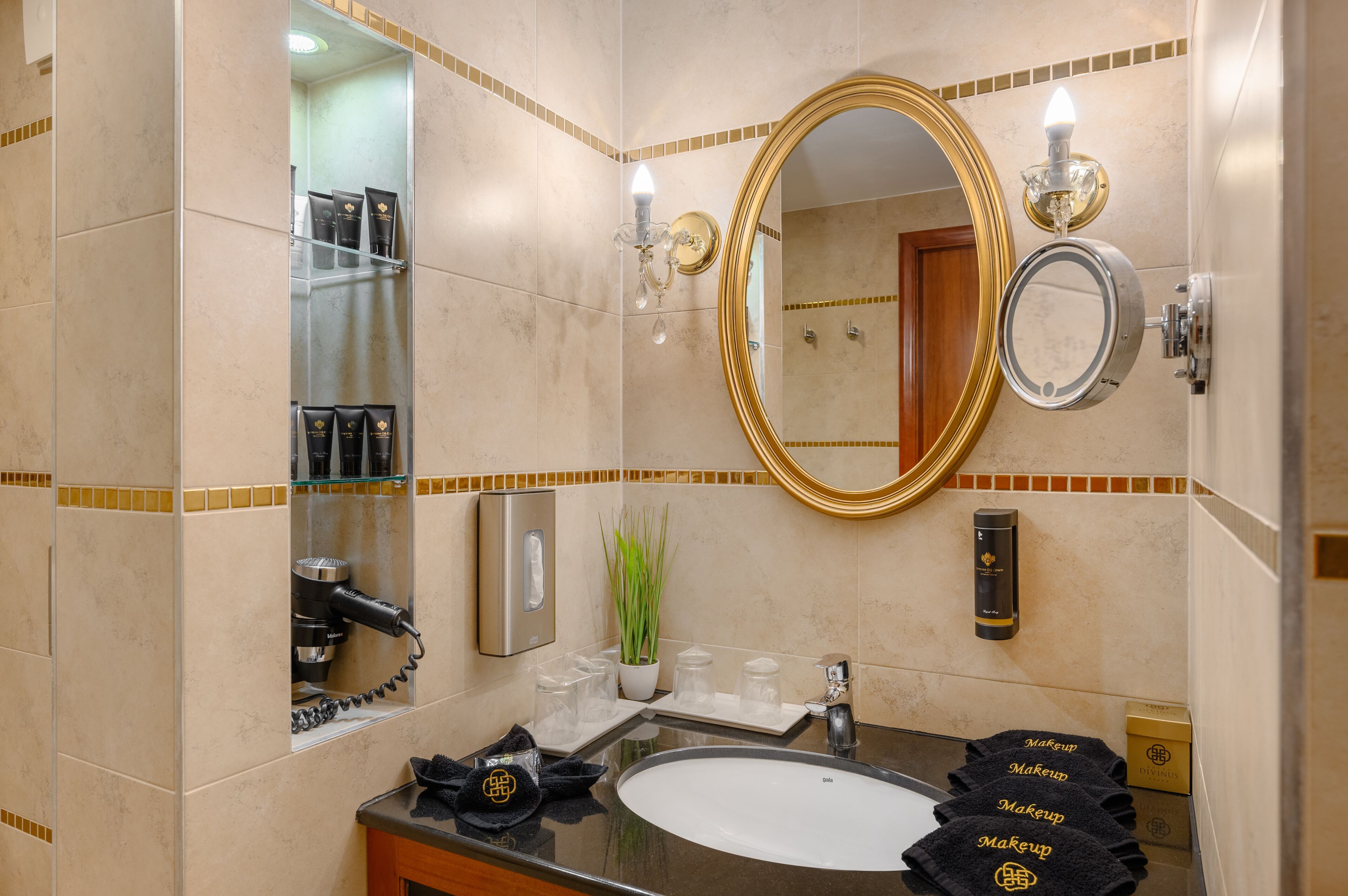 in-room safe, desk, laptop workspace, blackout curtains