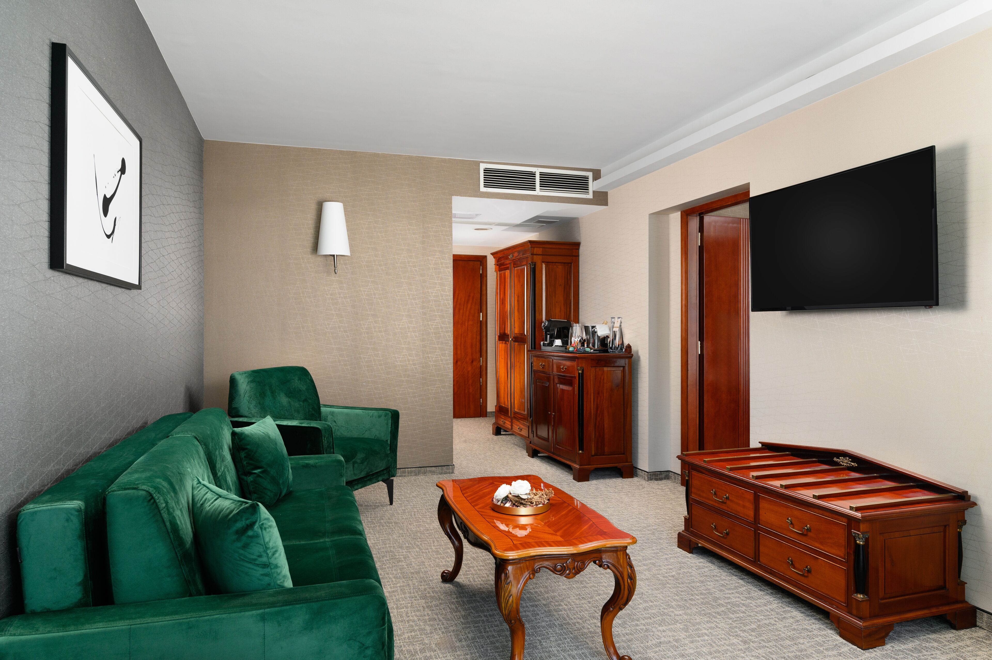 in-room safe, desk, laptop workspace, blackout curtains