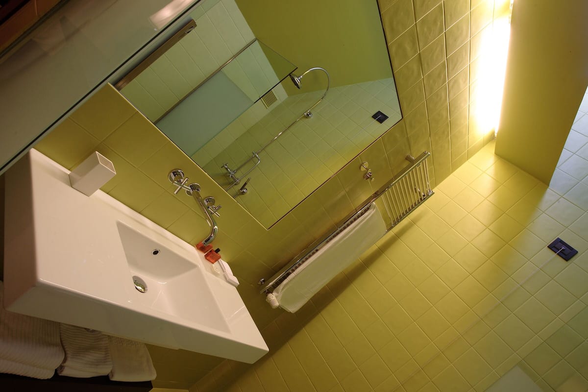 superior triple room, annex building | bathroom | designer toiletries, hair dryer, bidet, towels