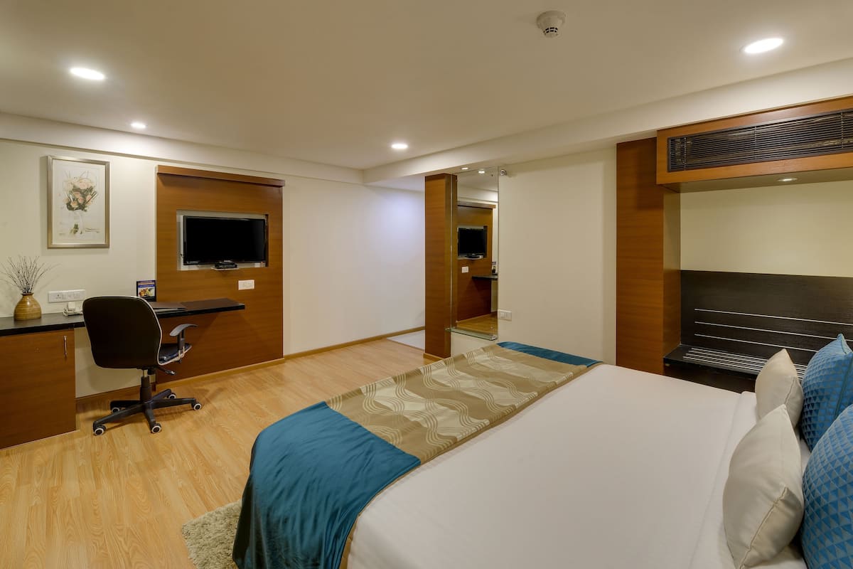 family suite | desk, laptop workspace, iron/ironing board, free wifi