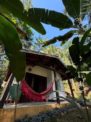 Bungalow (Standard) | Sengetøy av topp kvalitet, minibar, individuelt dekorert og skrivebord