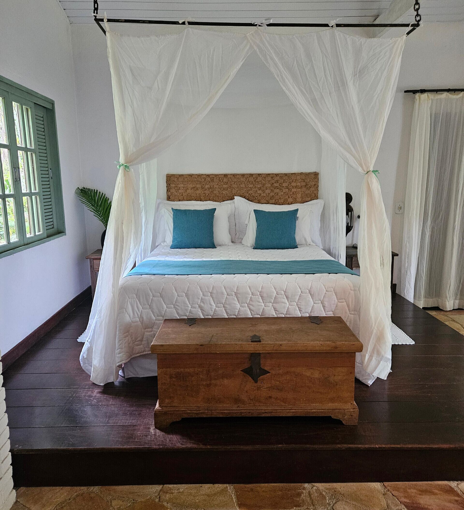 Literie de qualité supérieure, minibar, décoration personnalisée, bureau